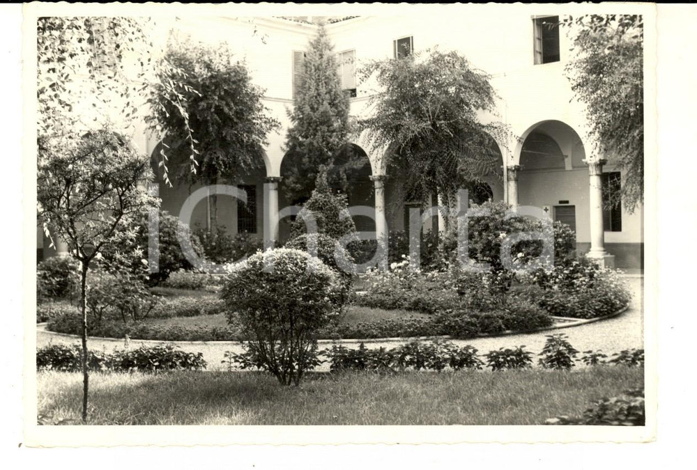 Fotografia d epoca originale 1960 ca BRESCIA Caserma GOITO  Il cortile Fotografia seriale 10x14 cm 1