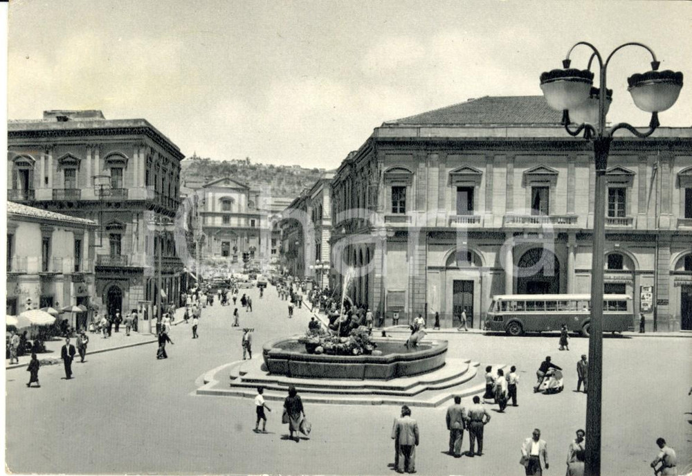 Cartolina originale da collezione 1958 CALTANISSETTA Corso UMBERTO I fontana TRIPISCIANO Cartolina FG VG 1