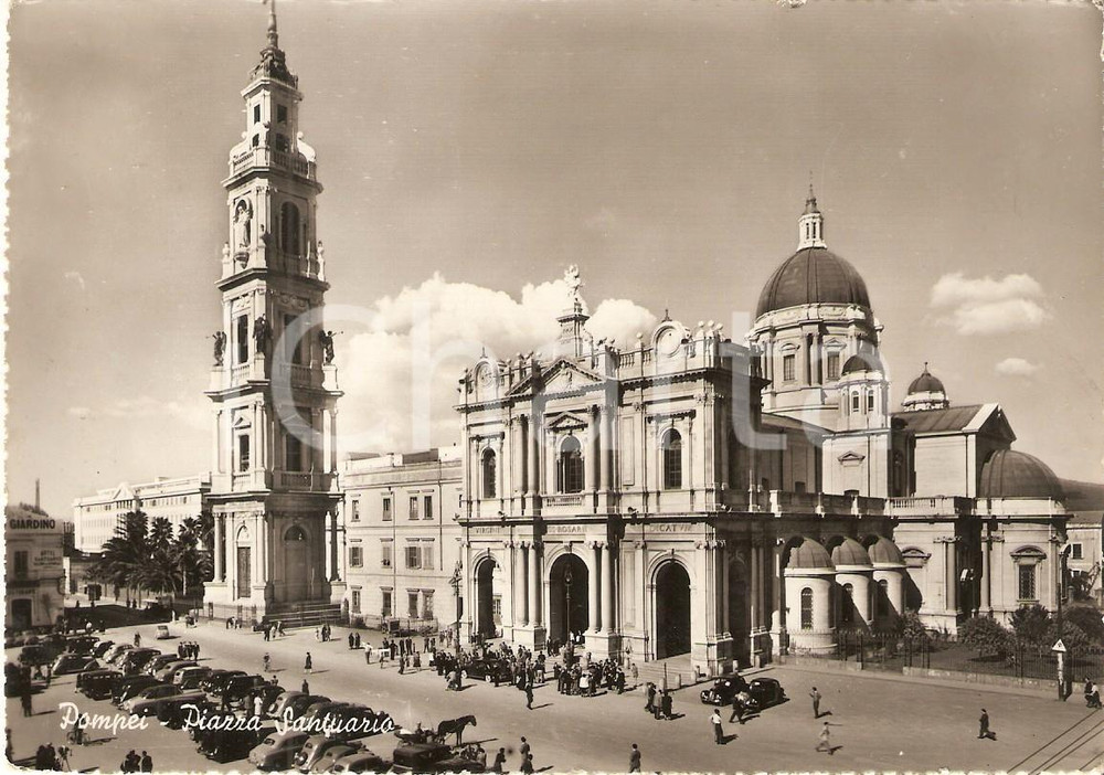 Cartolina originale da collezione 1955 POMPEI Panoramica piazza del SANTUARIO e automobili ANIMATA FG VG 1