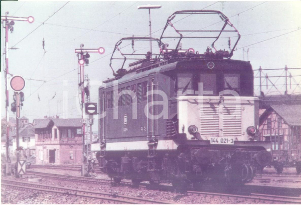 Fotografia d epoca originale 1975 ca GERMANIA FEDERALE Deutsche Bahn Locomotiva DB 144 0213 Fotografia 1