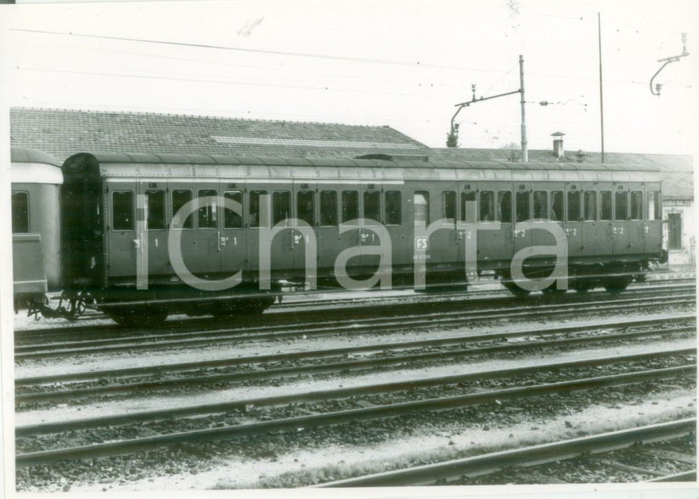 Fotografia d epoca originale 1975 ca MILANO STAZIONE CENTRALE FF SS Locomotiva passeggeri Fotografia 1