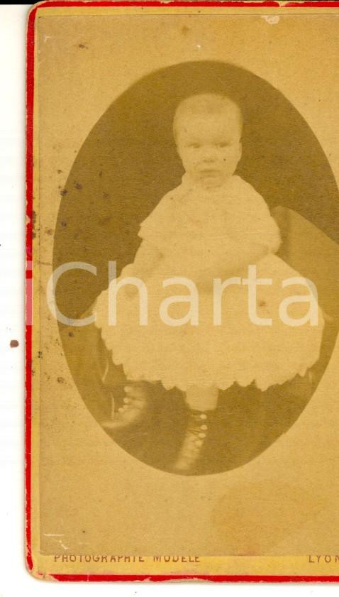 Fotografia d epoca originale 1880 ca LYON F Bambina con stivaletti di pelle Photographie ModÃ¨le CDV 1