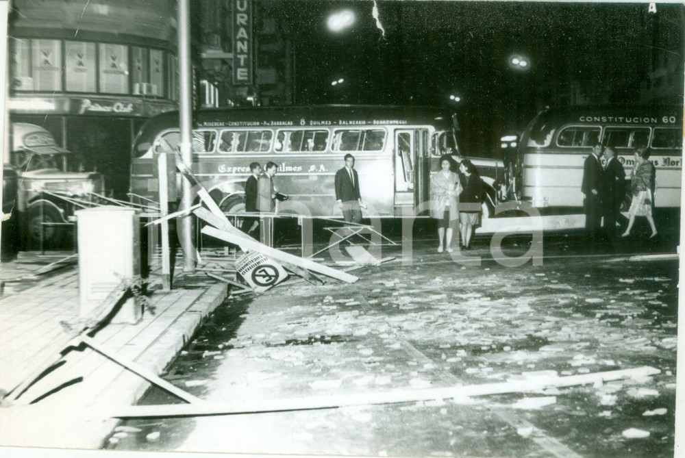 Fotografia d epoca originale 1960 ca BUENOS AIRES ARGENTINA Incidente tra torpedoni Fotografia DANNEGGIATA 1