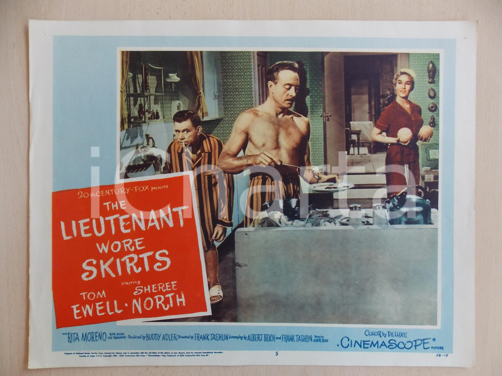 Oggetto da collezione cartaceo 1956 LIEUTENANT WORE SKIRTS Tom EWELL Les TREMAYNE Sheree NORTH Manifestino 1