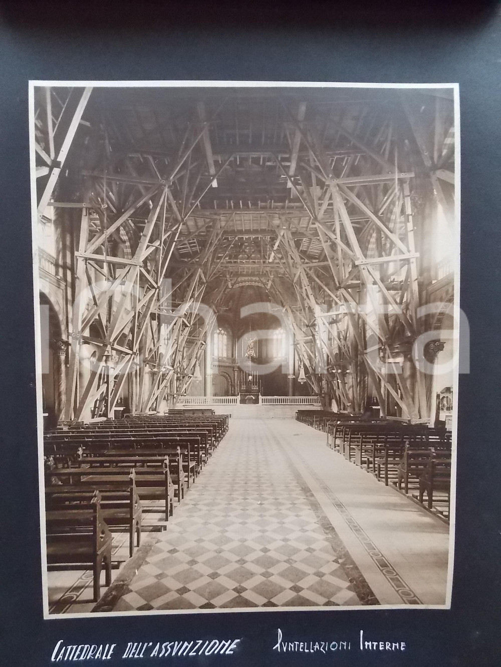 Fotografia d epoca originale 1920 ca BANGKOK Cattedrale dell Assunzione  Puntellamenti interni Foto RARA 1