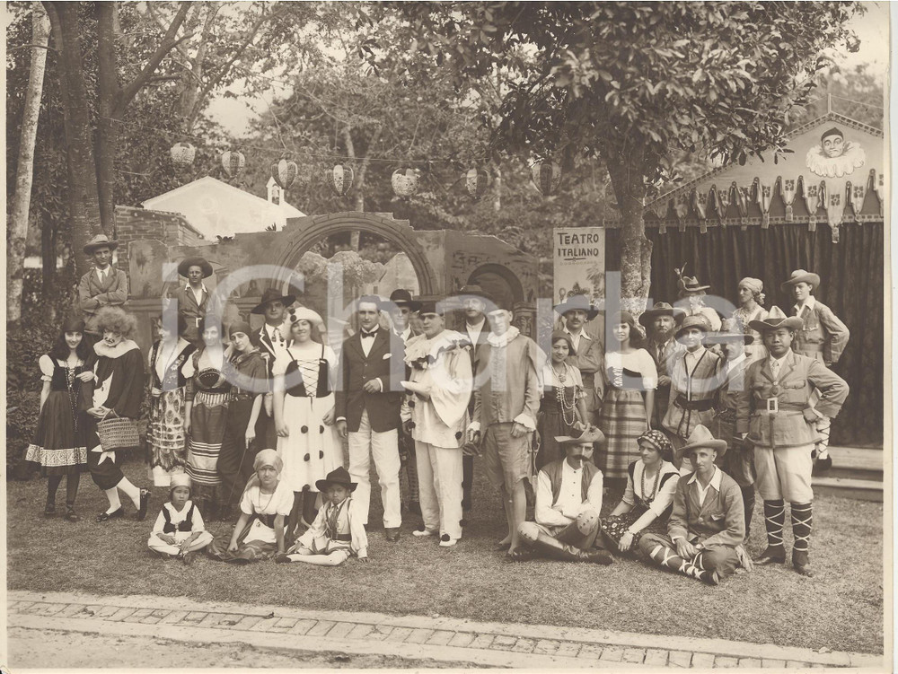 Fotografia d epoca originale 1920 ca BANGKOK  TEATRO ITALIANO  Compagnia in costume Foto RARA 28x23 1 1