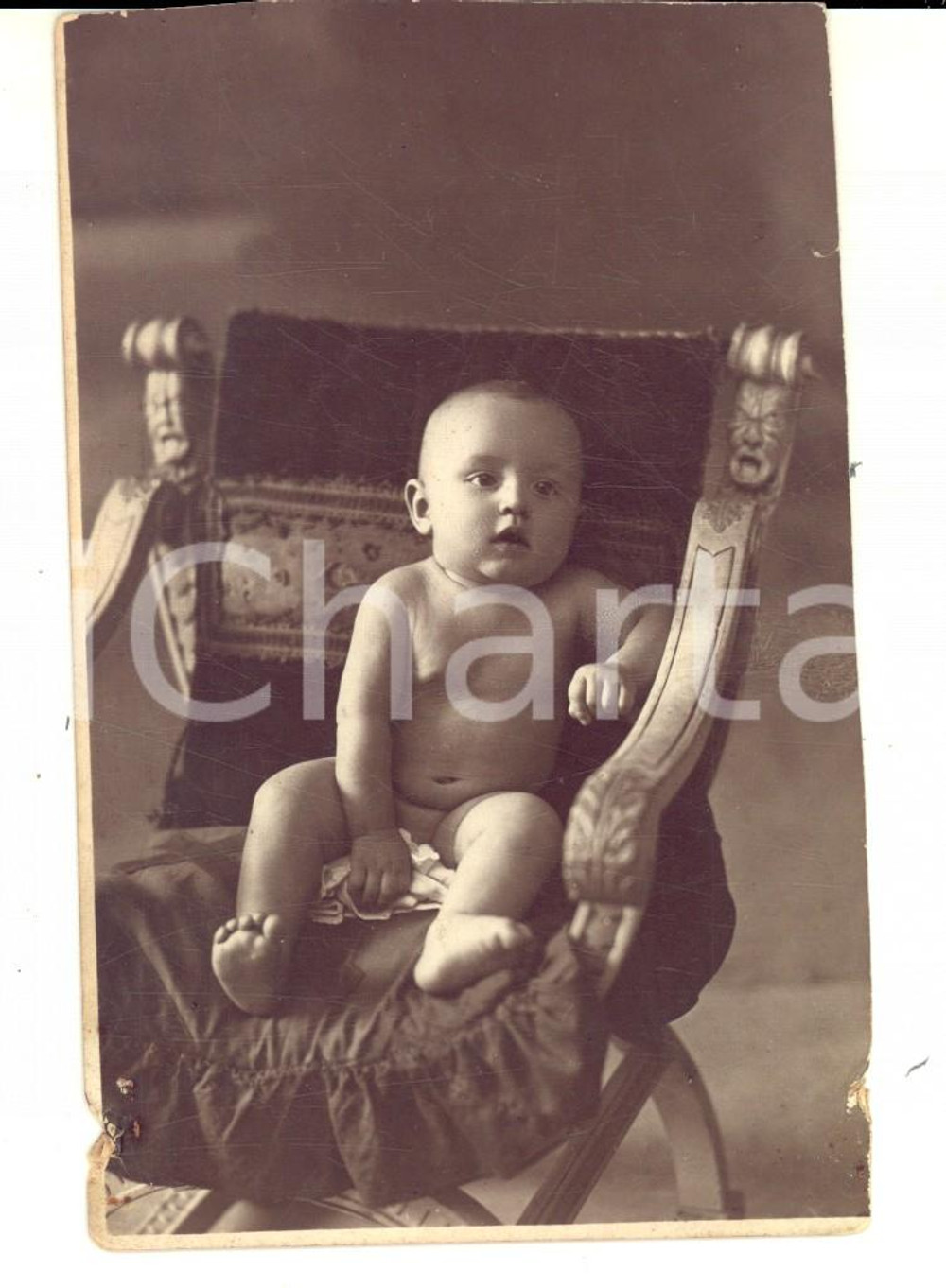 Fotografia d epoca originale 1920 ca SESTO SAN GIOVANNI Ritratto di bambino su una sedia Foto BERGONZINI 1