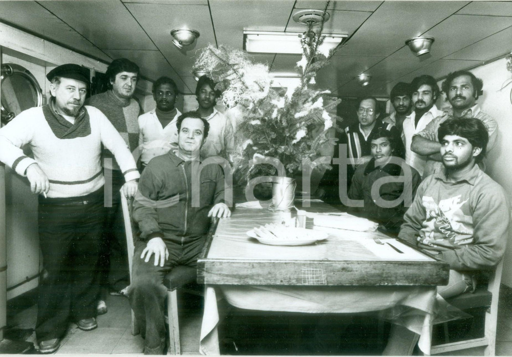 Fotografia d epoca originale 1985 AMSTERDAM OLANDA L equipaggio dell ATHERAS trascorre NATALE in porto Foto 1