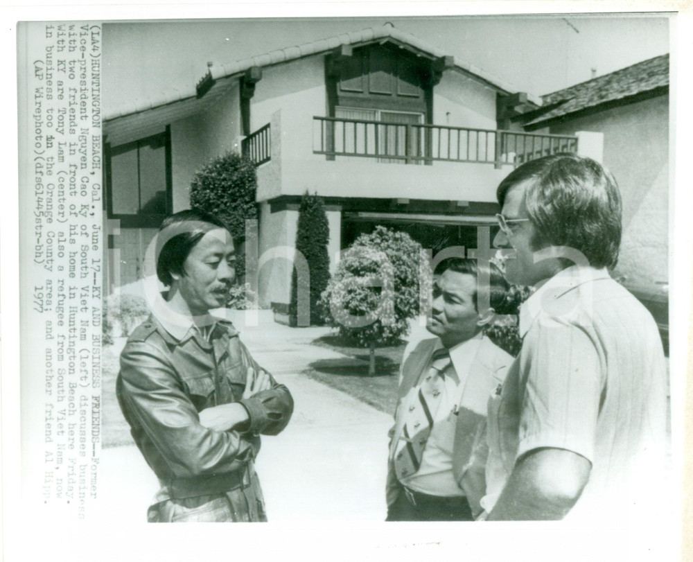 Fotografia d epoca originale 1977 HUNTINGTON BEACH USA Nguyen Cao KY ex presidente VIETNAM Fotografia 1
