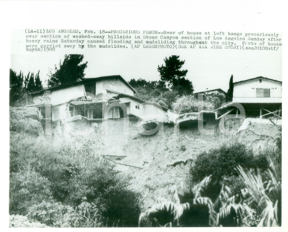 Fotografia d epoca originale 1980 LOS ANGELES USA Case franate dopo la pioggia nello STONE CANYON Foto 1