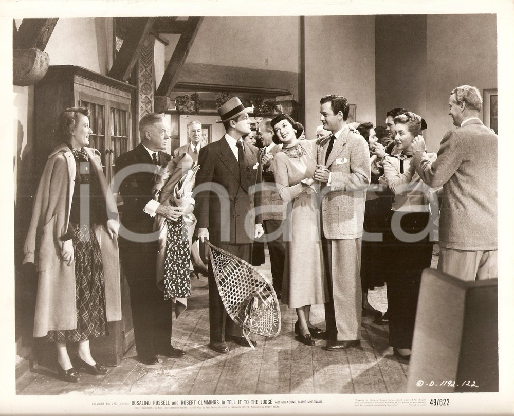 Fotografia d epoca originale 1949 TELL IT TO THE JUDGE Robert CUMMINGS minaccia con ciaspole Gig YOUNG Foto 1