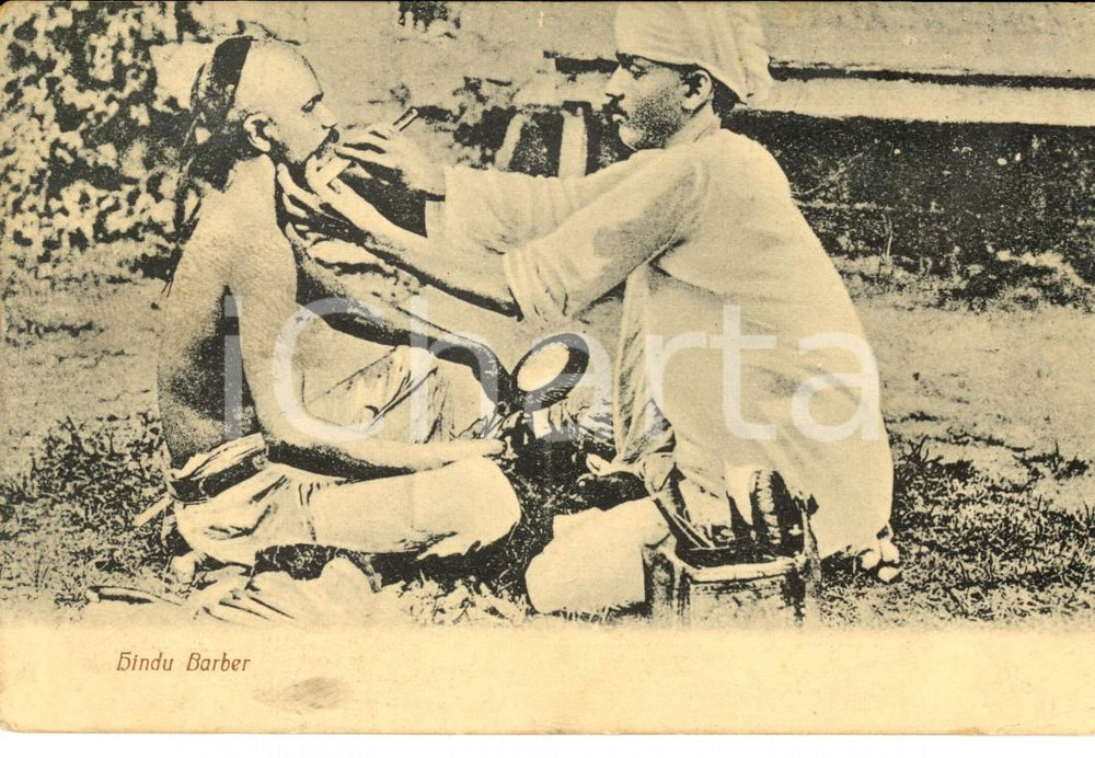 Cartolina originale da collezione 1915 COSTUMI INDIA Un barbiere hindu al lavoro VINTAGE postcard 1