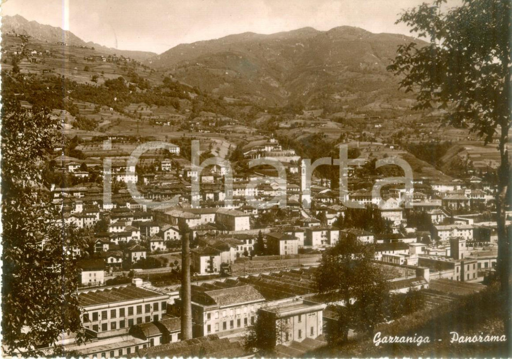 Cartolina originale da collezione 1949 GAZZANIGA BG Panorama del paese con fabbrica Cartolina FG VG 1