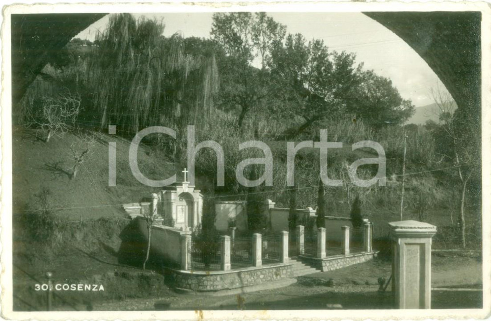 Cartolina originale da collezione 1943 COSENZA Cappella funeraria sotto il colle Cartolina FP VG 1