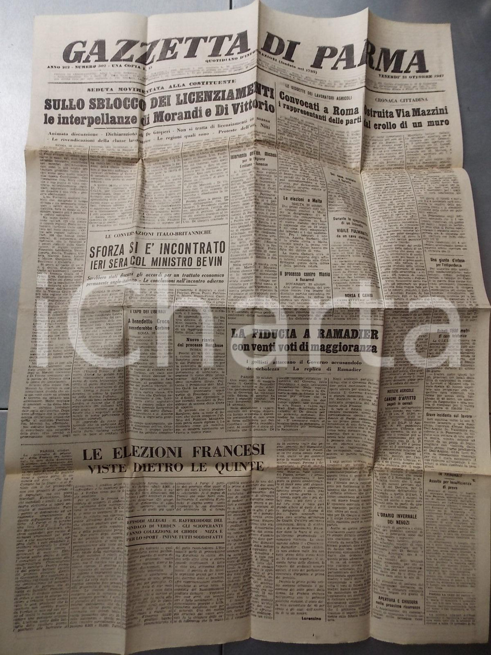 Giornale, rivista storica 1947 GAZZETTA DI PARMA MORANDI e DI VITTORIO sui licenziamenti Anno 212 nÂ° 302 1