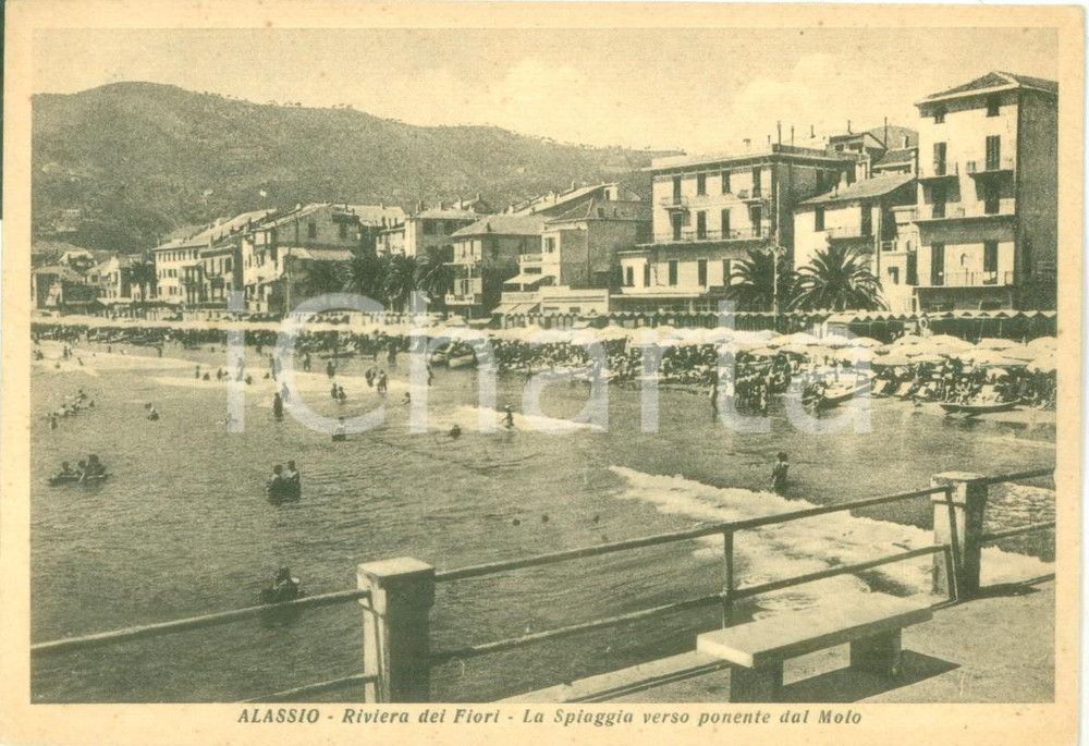 Cartolina originale da collezione 1953 ALASSIO SV La spiaggia verso ponente dal molo Cartolina FG VG 1