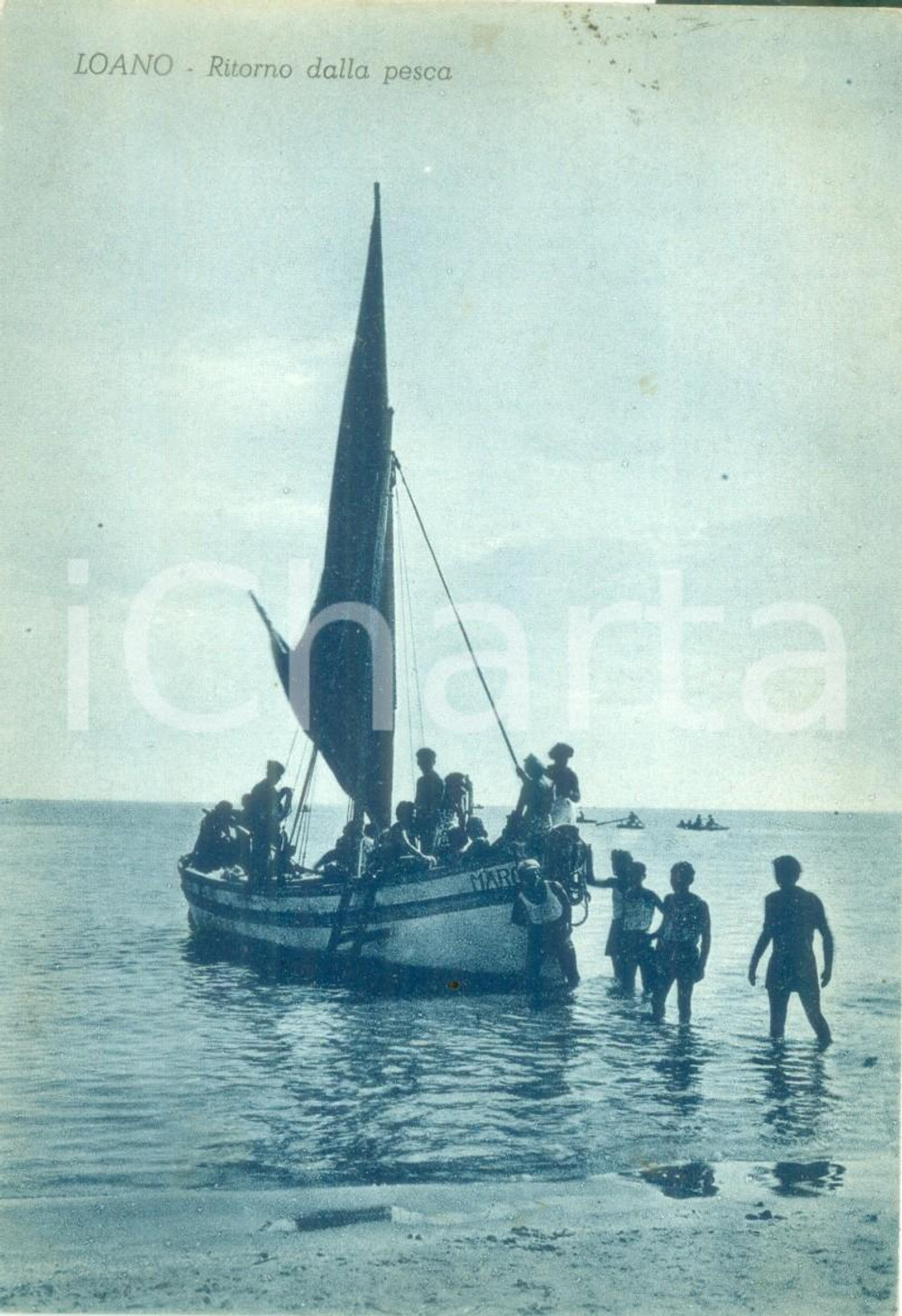 Cartolina originale da collezione 1951 LOANO SV Pescatori in barca a vela di ritorno dalla pesca Cartolina FG VG 1