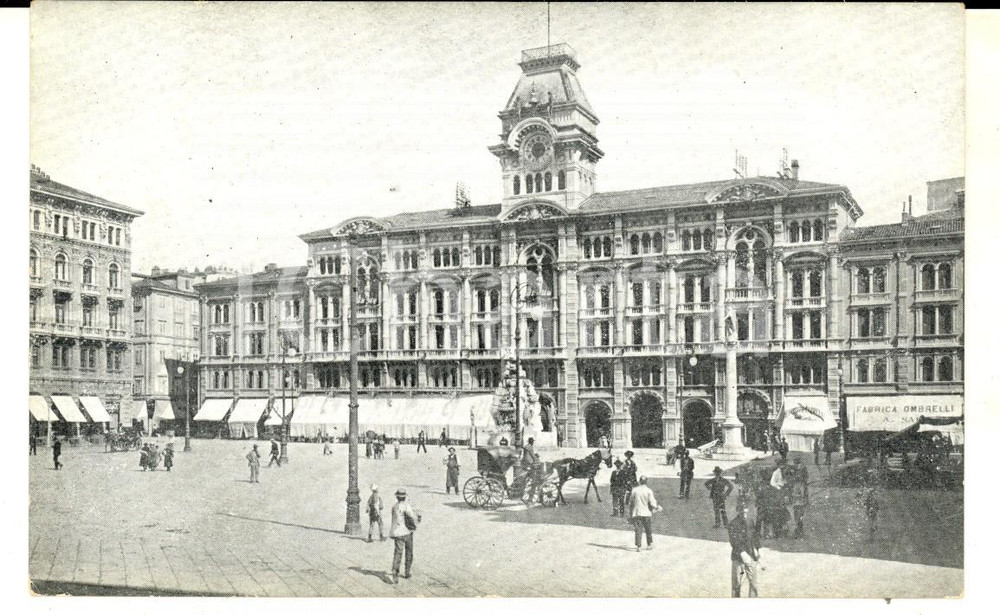 Cartolina originale da collezione 1920 ca TRIESTE Piazza Grande con fabbrica ombrelli Cartolina ANIMATA FP NV 1