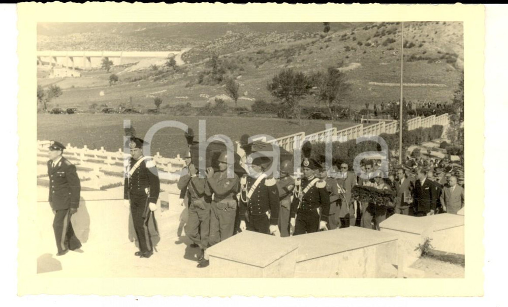 Fotografia d epoca originale 1953 MIGNANO MONTE LUNGO Cerimonia Sacrario Militare  Omaggio alle salme Foto 1