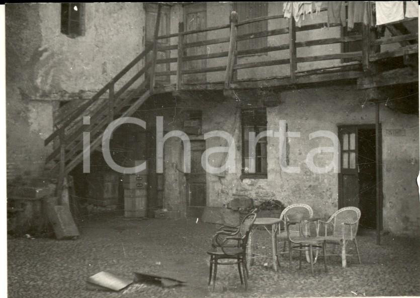 Fotografia d epoca originale 1950 CASTIGLIONE OLONA VA Cortile di una vecchia cascina Foto ARTISTICA 10x8 1