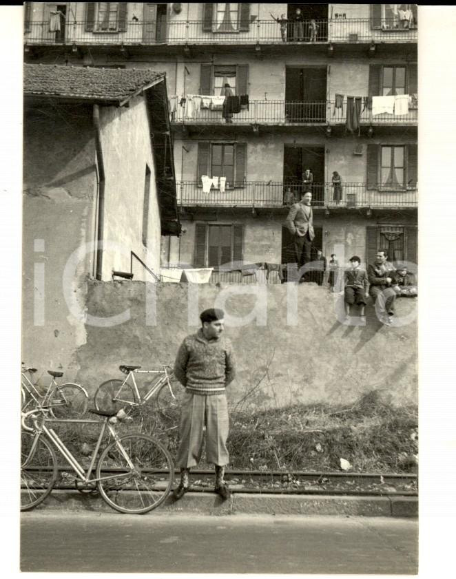 Fotografia d epoca originale 1951 MILANO via GALLARATESE Pubblico attende corsa MILANOTORINO Foto 10x8 1
