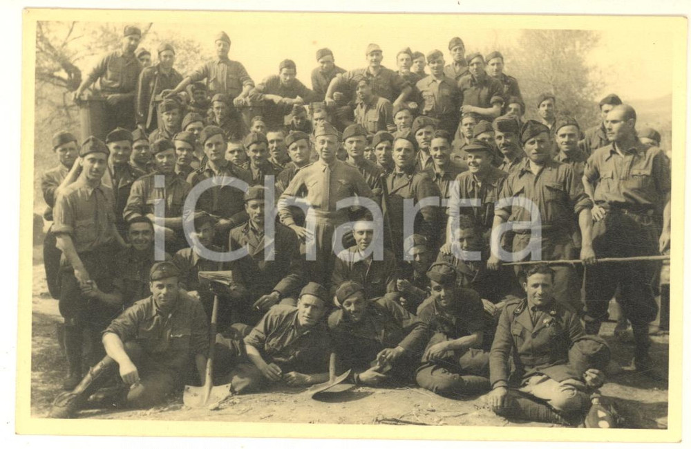 Fotografia d epoca originale 1941 WW2 ALBANIA Ritratto di un battaglione italiano Foto cartolina 1