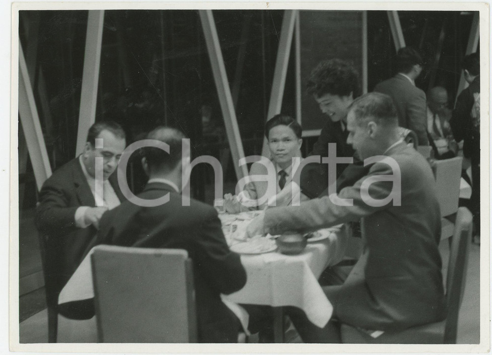 1958 HAKONE (JP) Hotel YUNOHANA - Membri commissione UNESCO a cena *Foto CONDIZIONI: fair     originale e autentica 1