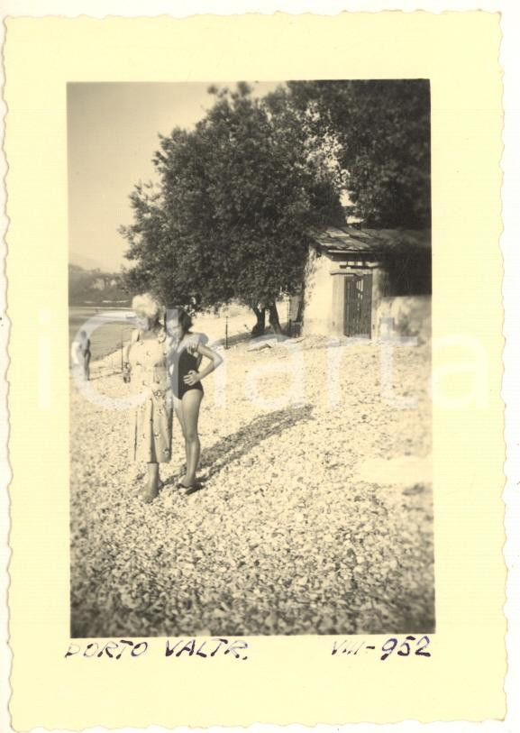 Fotografia d epoca originale 1952 PORTO VALTRAVAGLIA Nonna e nipote in riva al lago Foto VINTAGE 7x9 cm 1