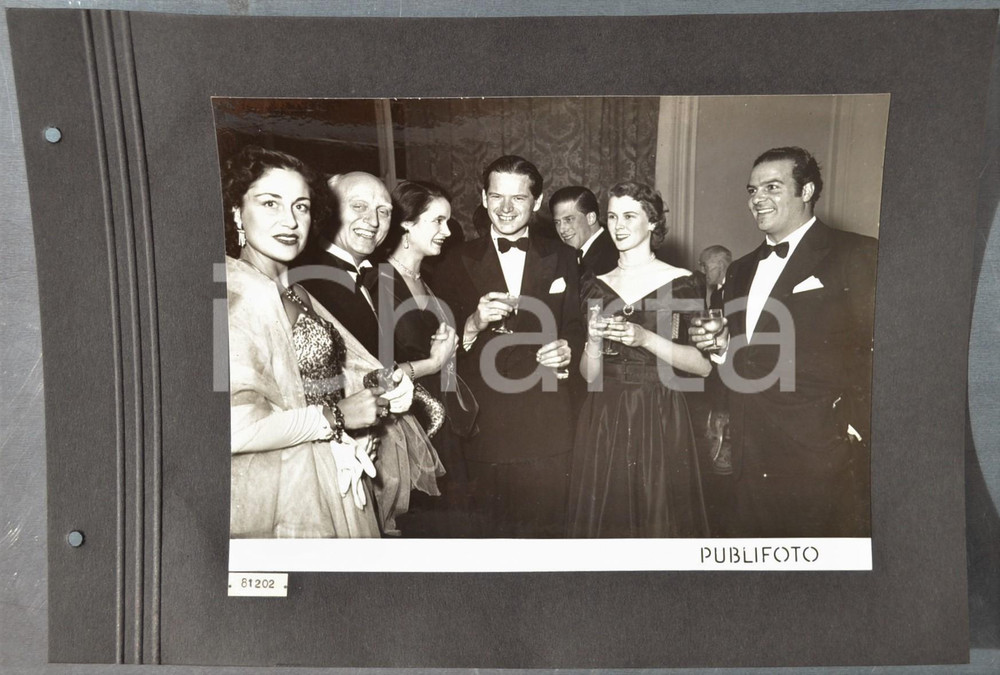 Fotografia d epoca originale 1950 LONDON Tournée TEATRO SCALA Victor DE SABATA tra gli artisti a un cocktail 1
