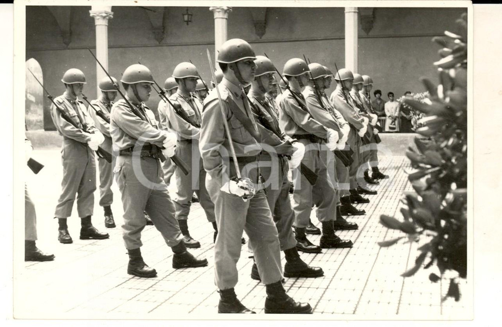 Fotografia d epoca originale 1960 ca ESERCITO ITALIANO FIRENZE Marcia di giovani reclute Foto LEVI 15x10 1