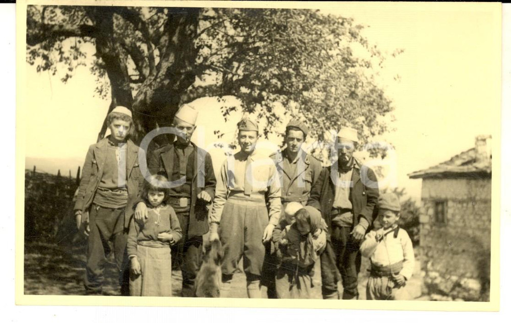 Fotografia d epoca originale 1941 WW2 HONDISHTA ALBANIA Soldati italiani con famiglia albanese Foto RUEDI 1