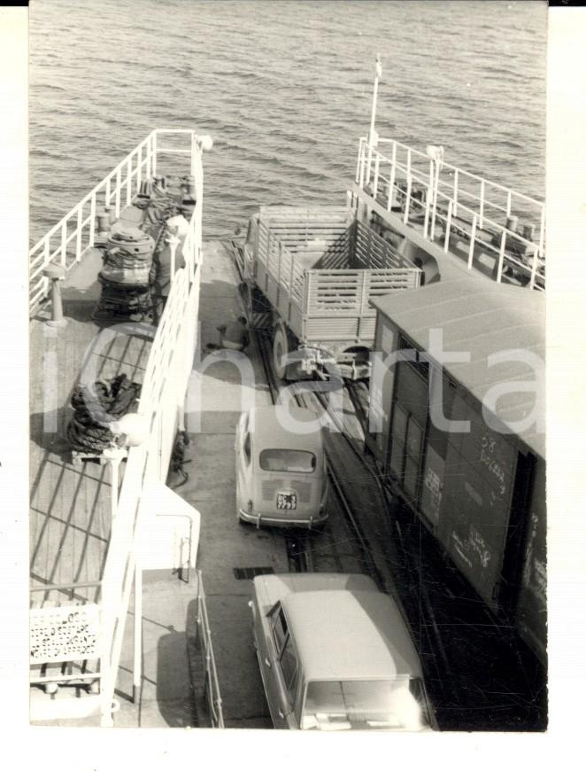 Fotografia d epoca originale 1960 ca STRETTO DI MESSINA Il ponte del traghetto in attraversamento Foto 8x11 1