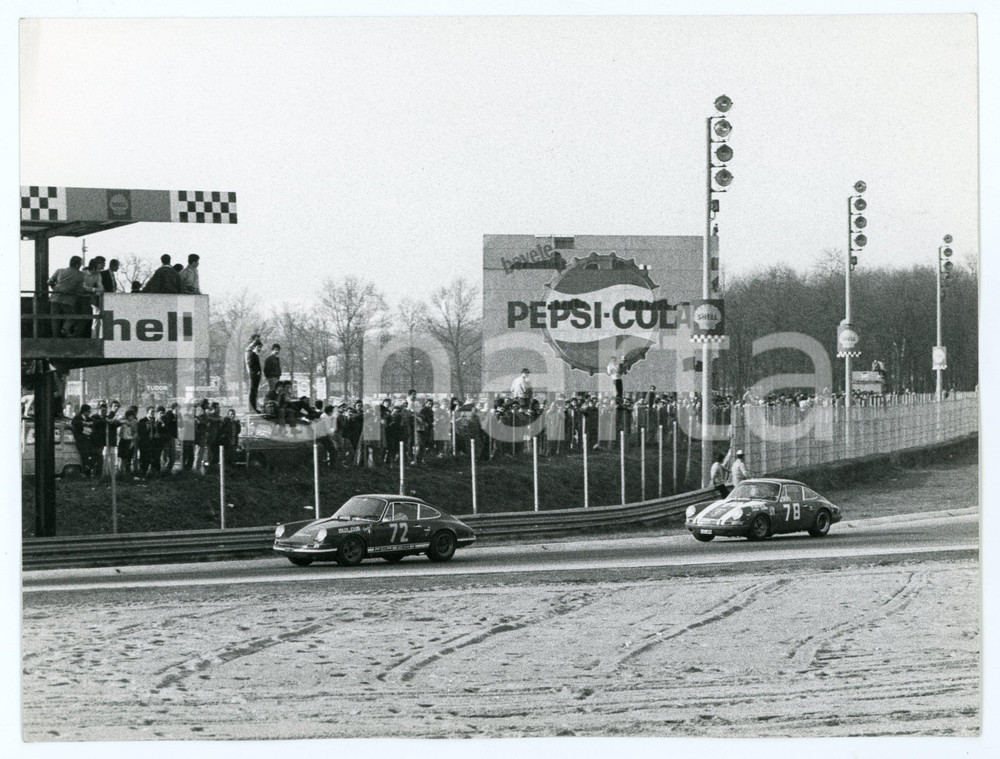 Fotografia d epoca originale 1965 ca TROFEO VERONA Gara tra PORSCHE 911 automobilismo 1