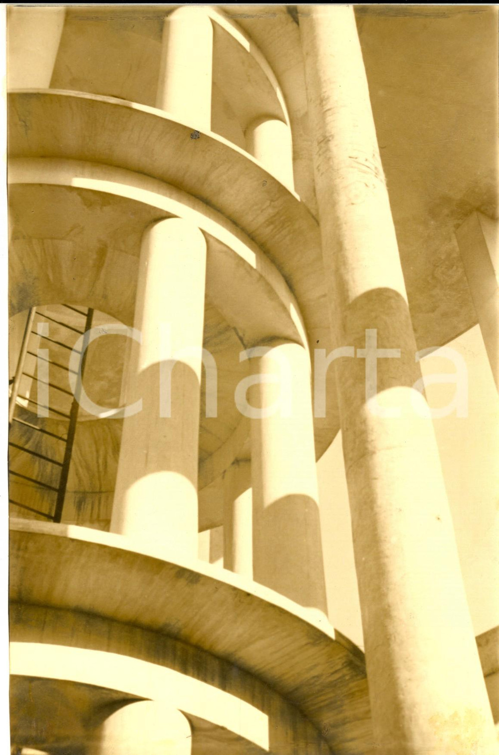 Fotografia d epoca originale 1950 ca AREA DI SARONNO Archeologia industriale  Interno di una torre Foto 1