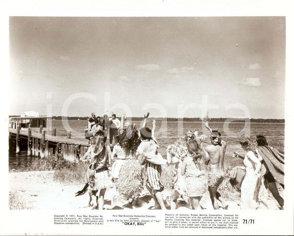 Fotografia d epoca originale 1971 OKAY BILL Movie by John G. AVILDSEN Indigenous welcome tourists Foto 25x20 1
