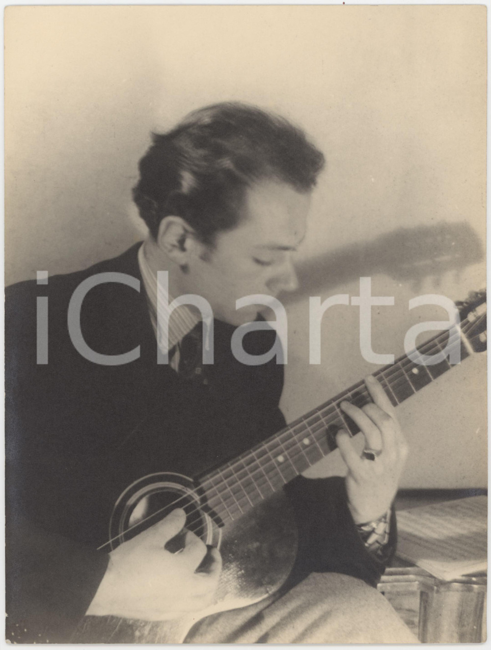Fotografia d epoca originale 1950 ca SARONNO VA Chitarrista FICICCHIA  Ritratto  Foto 18x24 cm 1