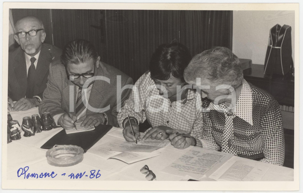 Fotografia d epoca originale 1986 OLOMOUC Czech Republic ICE SKATING  Jury 1 Photo 18x12 cm 1