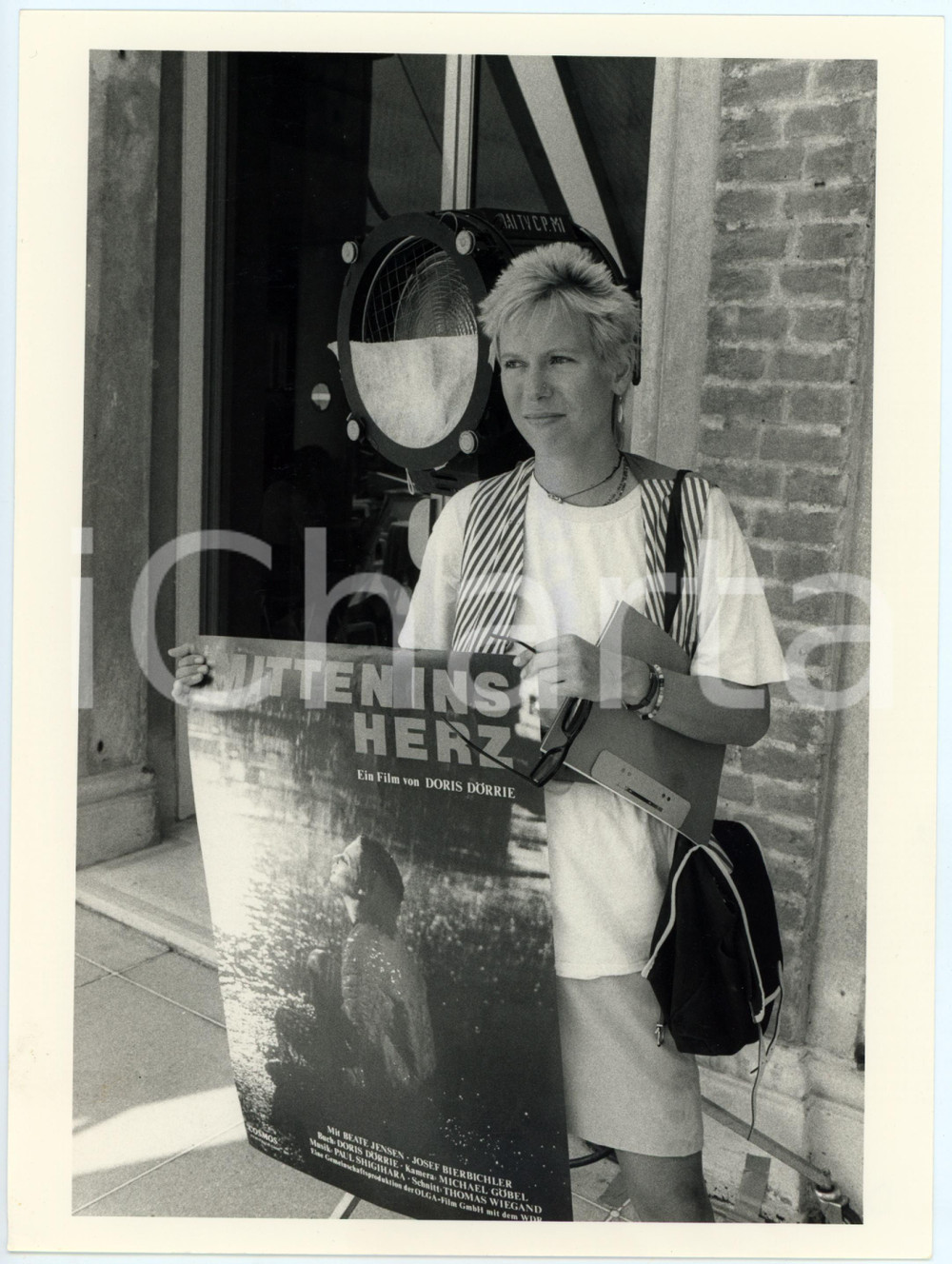 Fotografia d epoca originale 1983 VENEZIA  MOSTRA DEL CINEMA Doris DORRIE presenta MITTEN INS HERZ Foto 1