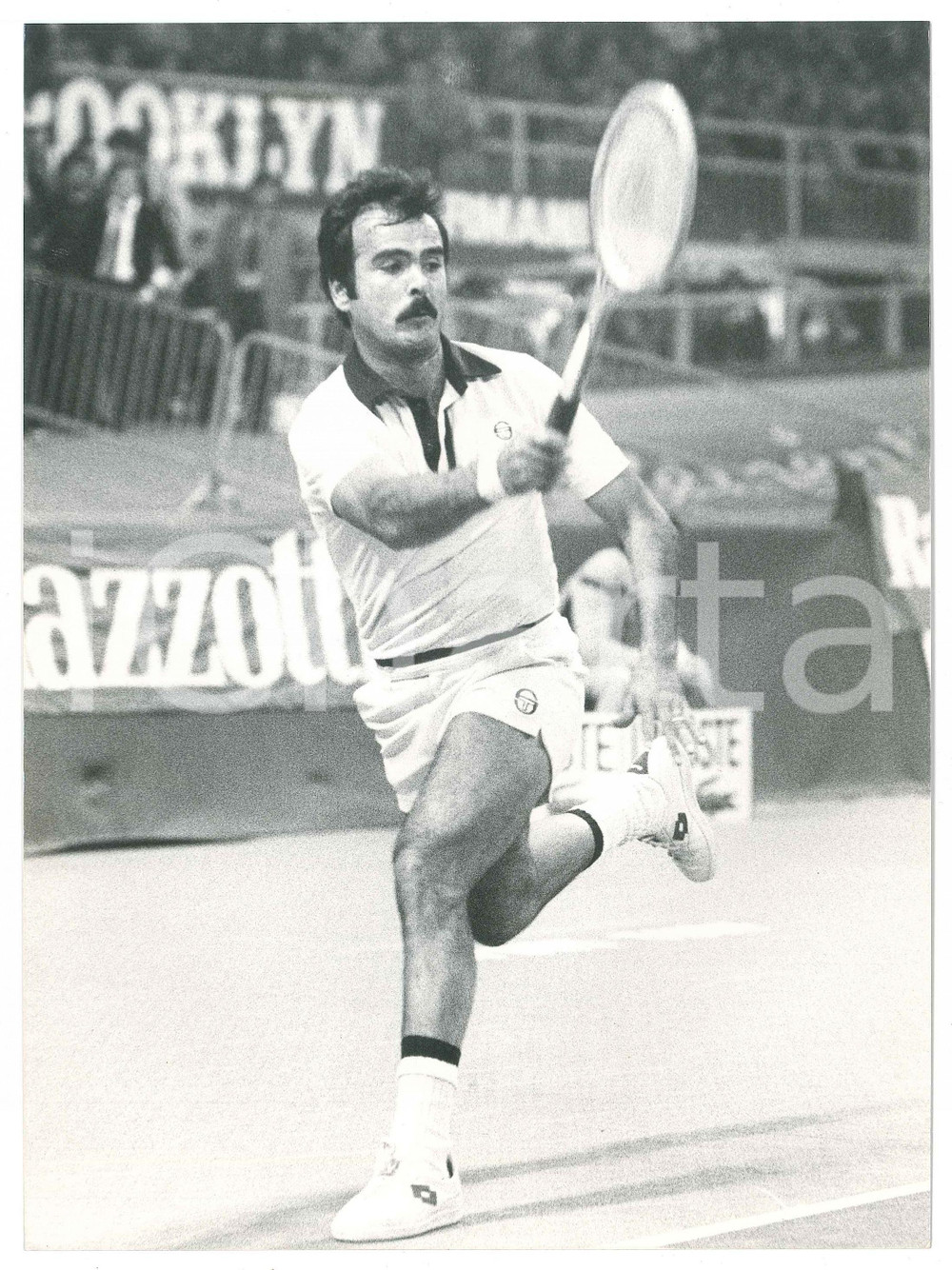 Fotografia d epoca originale 1980 ca TENNIS Antonio Tonino ZUGARELLI durante un match  Foto 18x24 cm 1
