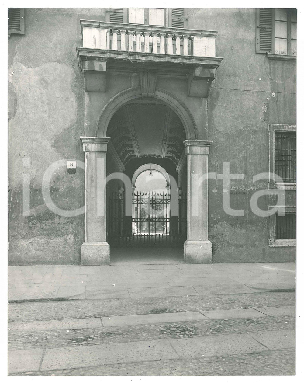 Fotografia d epoca originale 1950 ca BRESCIA Via Moretto 14  Casa SALVI  Ingresso  Foto 17x22 cm 1