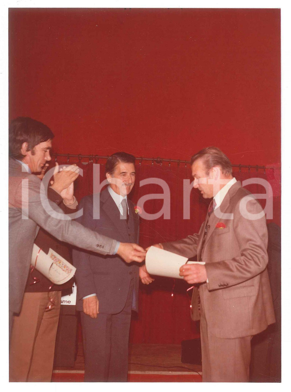 Fotografia d epoca originale 1976 MILANO Festa dell Avanti!  Aldo ANIASI  Premiazione  Foto 12x17 cm 7 1