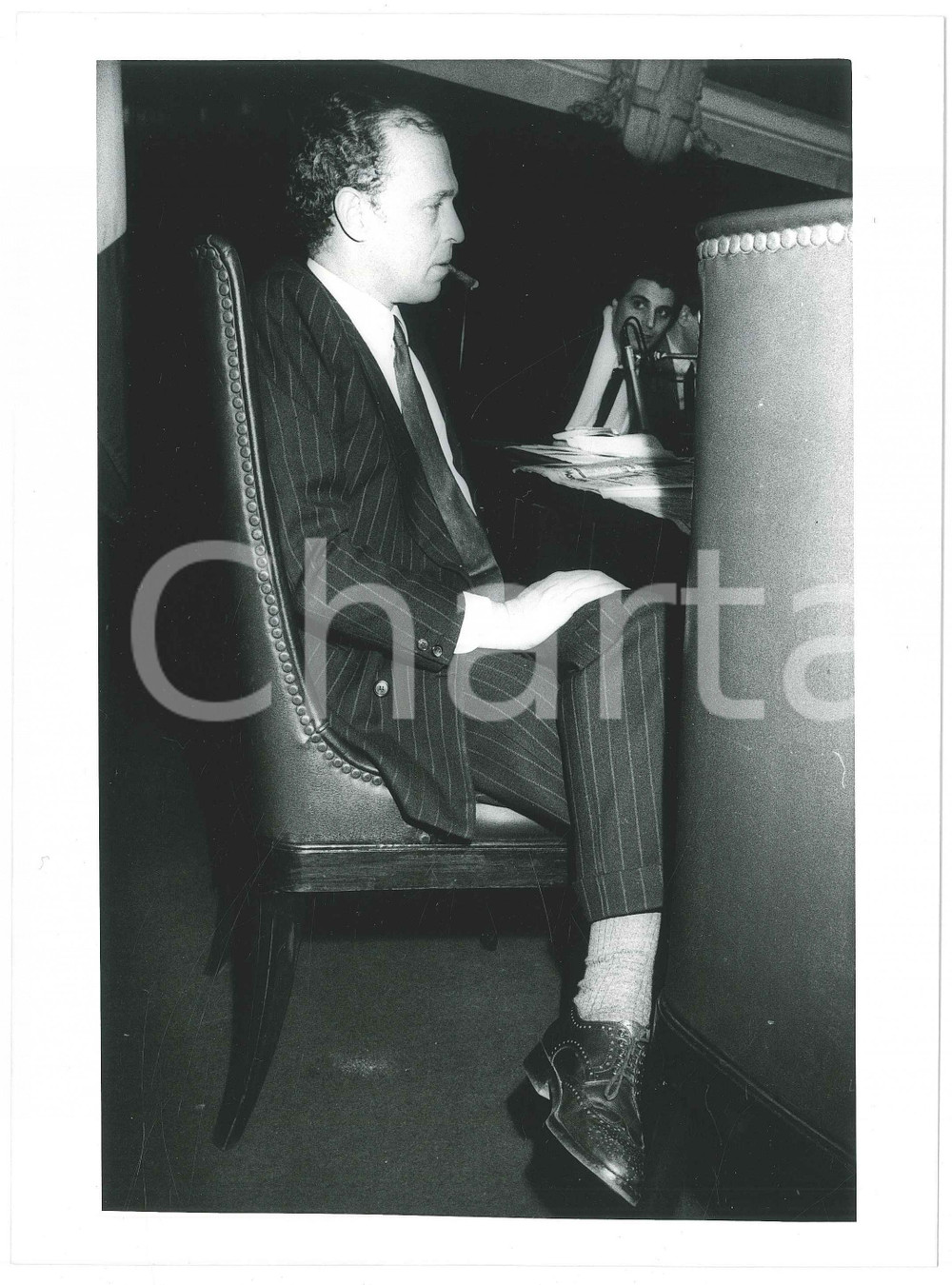 Fotografia d epoca originale 1985 ca MILANO Carlo RADICE FOSSATI fuma un sigaro  Foto18x24 cm 2 1