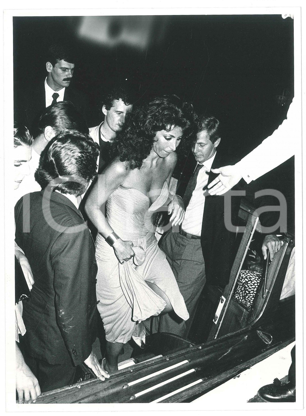 Fotografia d epoca originale 1985 ca VENEZIA Stefano CASIRAGHI su motoscafo  Foto 18x24 cm 1