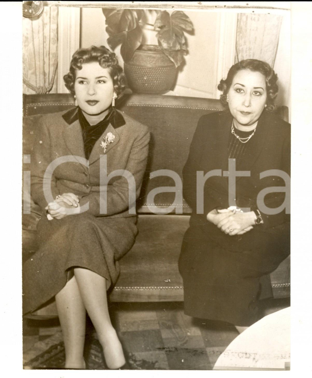 Fotografia d epoca originale 1953 GINEVRA Hotel BERGUES Ex regina Narriman d Egitto a una conferenza stampa 1