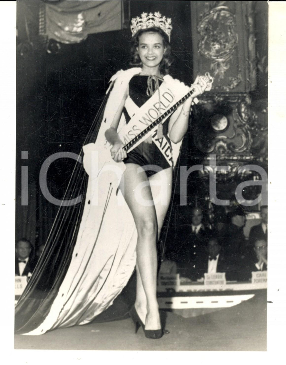 Fotografia d epoca originale 1963 LONDON Miss GIAMAICA Joan CRAWFORD eletta Miss Mondo Foto 13x18 cm 1