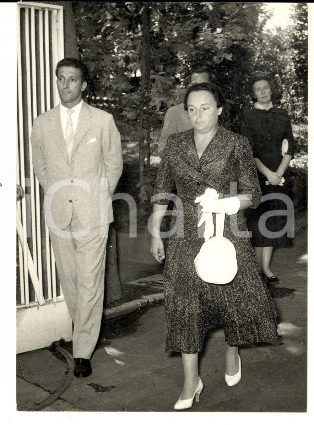 Fotografia d epoca originale 1957 ROMA Funerali di Curzio MALAPARTE  Visita di Biancarosa FANFANI Foto 1