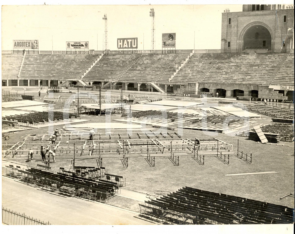 Fotografia d epoca originale 1955 BOXE BOLOGNA Preparativi allo stadio per Heinz NEUHAUS  Francesco CAVICCHI 1