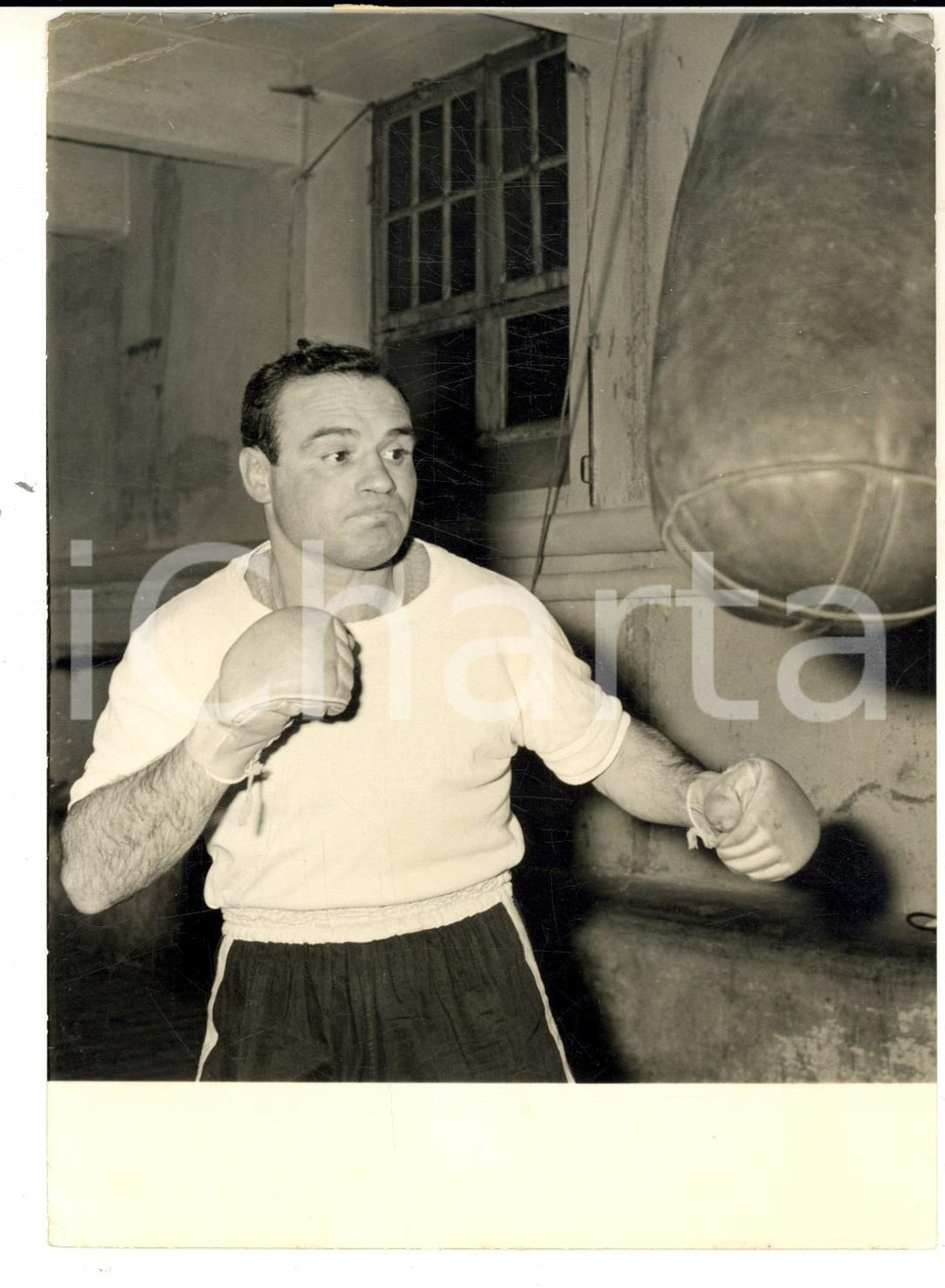 Fotografia d epoca originale 1961 PARIS Boxeur  Guy GARCIA s entraine au punching ball Photo 14x18 cm 1