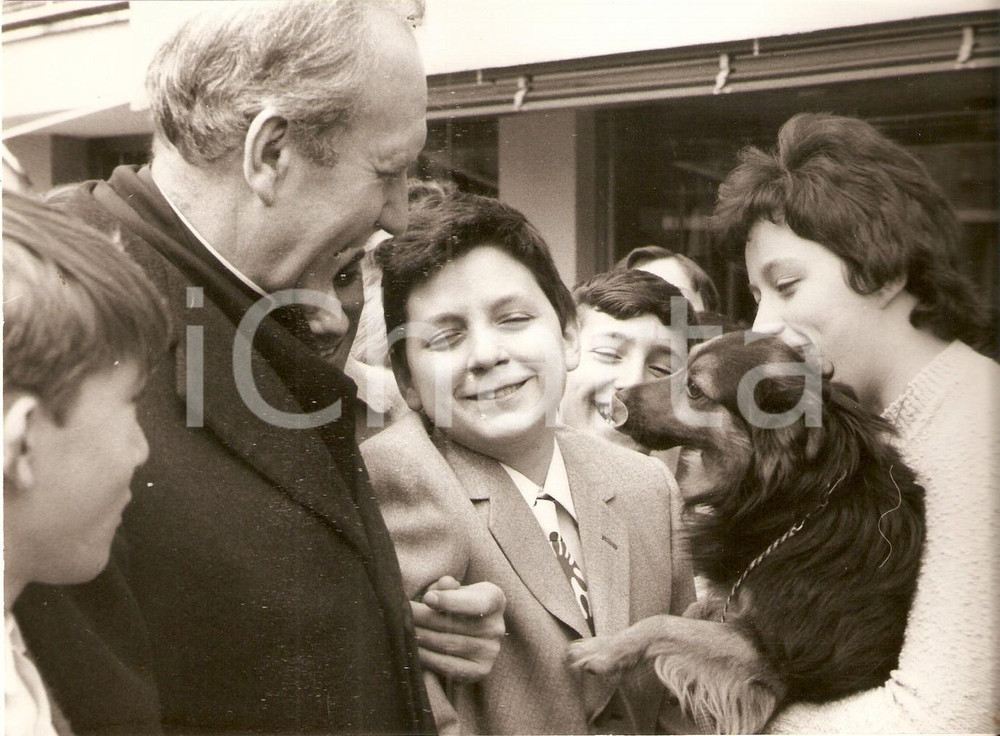 Fotografia d epoca originale 1970 STRAGE PIAZZA FONTANA Enrico PIZZAMIGLIO ospite PRO JUVENTUTE Don Gnocchi 1