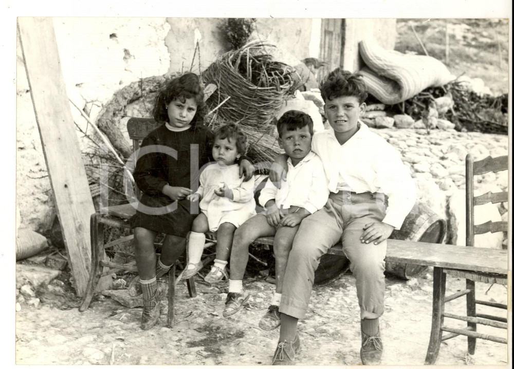 Fotografia d epoca originale 1960 LUCCA SICULA I figli del sindacalista Paolo BONGIORNO dopo il delitto Foto 1